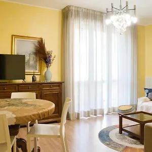 Spacious At Apartment